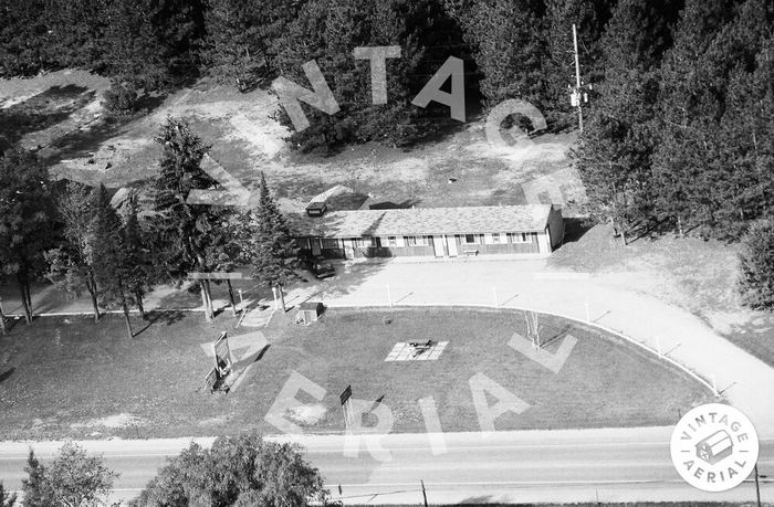 Torch Bay Inn and Cottages - 1989 Photo (newer photo)